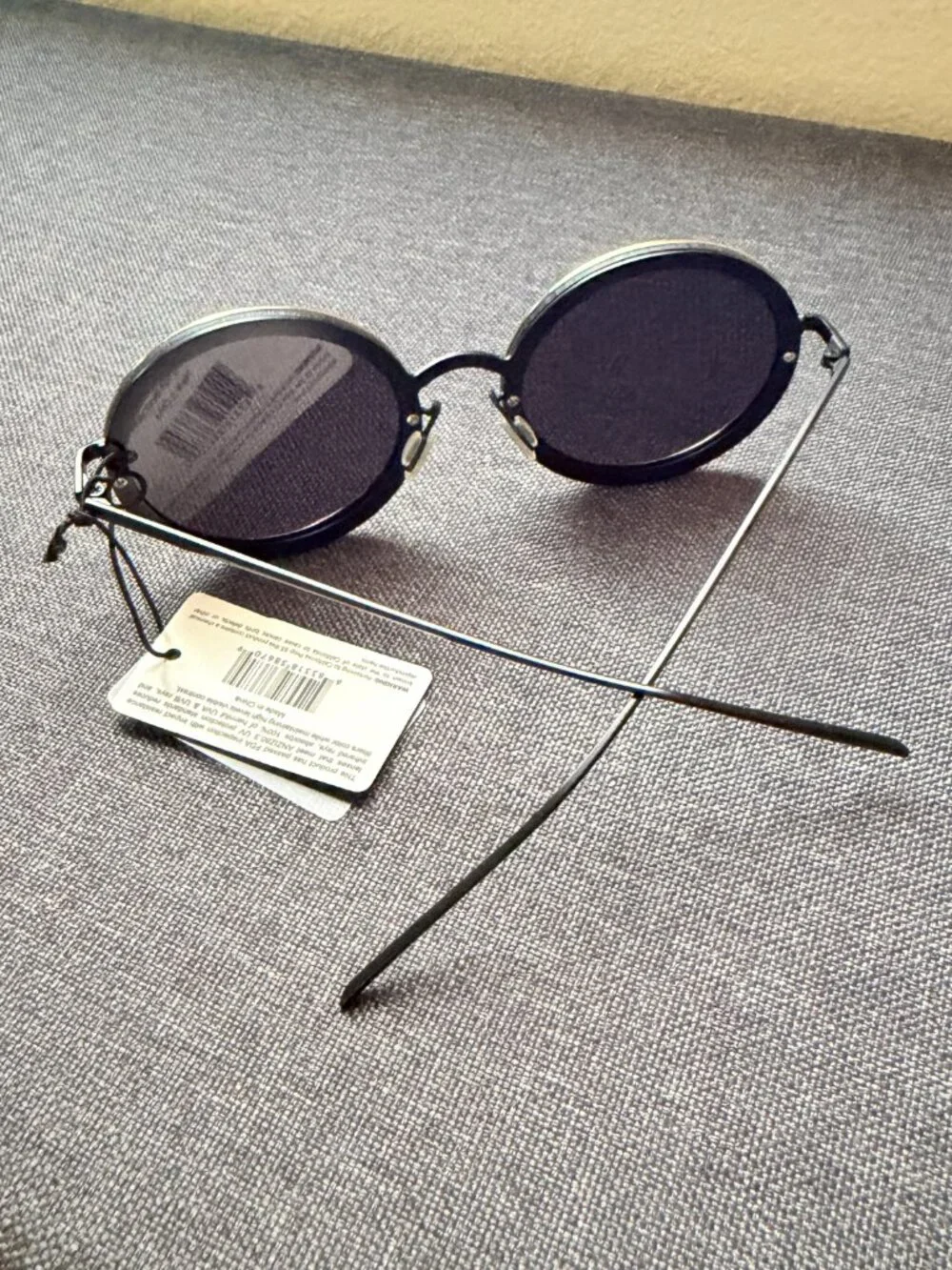 LUXE Round Black/Gold Sunglasses